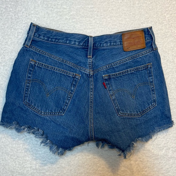 Levi’s Women’s Jean Shorts 501 Premium Denim Button Fly Missing Tags 28 Waist - Picture 2 of 13